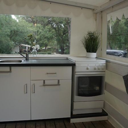 Chalets Met Buitenkeuken Op Camping Lei Suves - Joycasa Roquebrune-sur Argens Extérieur photo