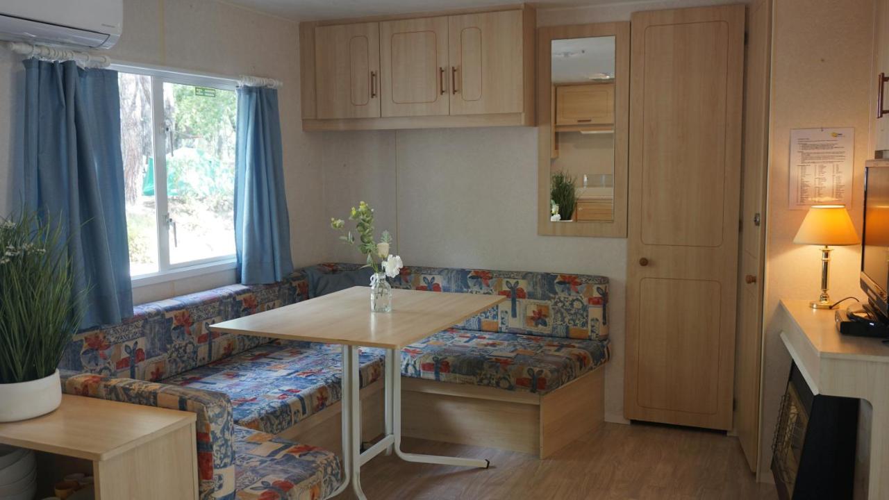 Chalets Met Buitenkeuken Op Camping Lei Suves - Joycasa Roquebrune-sur Argens Extérieur photo