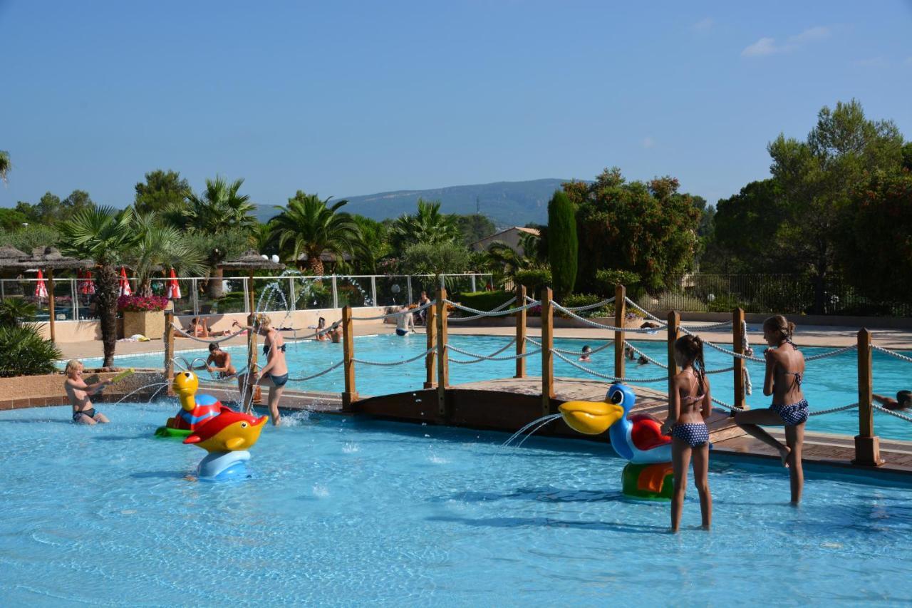 Chalets Met Buitenkeuken Op Camping Lei Suves - Joycasa Roquebrune-sur Argens Extérieur photo