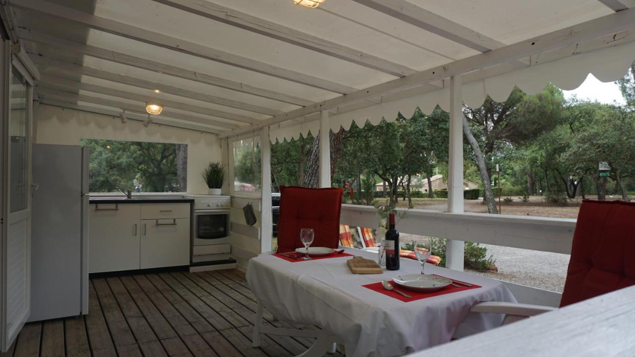 Chalets Met Buitenkeuken Op Camping Lei Suves - Joycasa Roquebrune-sur Argens Extérieur photo