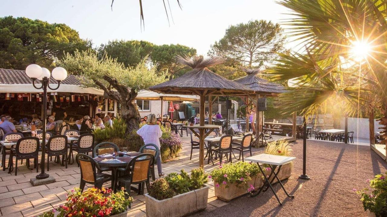 Chalets Met Buitenkeuken Op Camping Lei Suves - Joycasa Roquebrune-sur Argens Extérieur photo