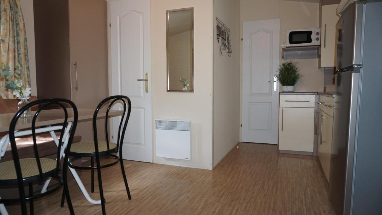 Chalets Met Buitenkeuken Op Camping Lei Suves - Joycasa Roquebrune-sur Argens Extérieur photo