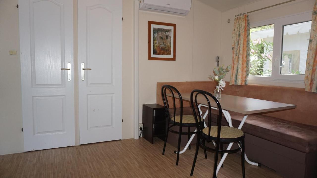 Chalets Met Buitenkeuken Op Camping Lei Suves - Joycasa Roquebrune-sur Argens Extérieur photo