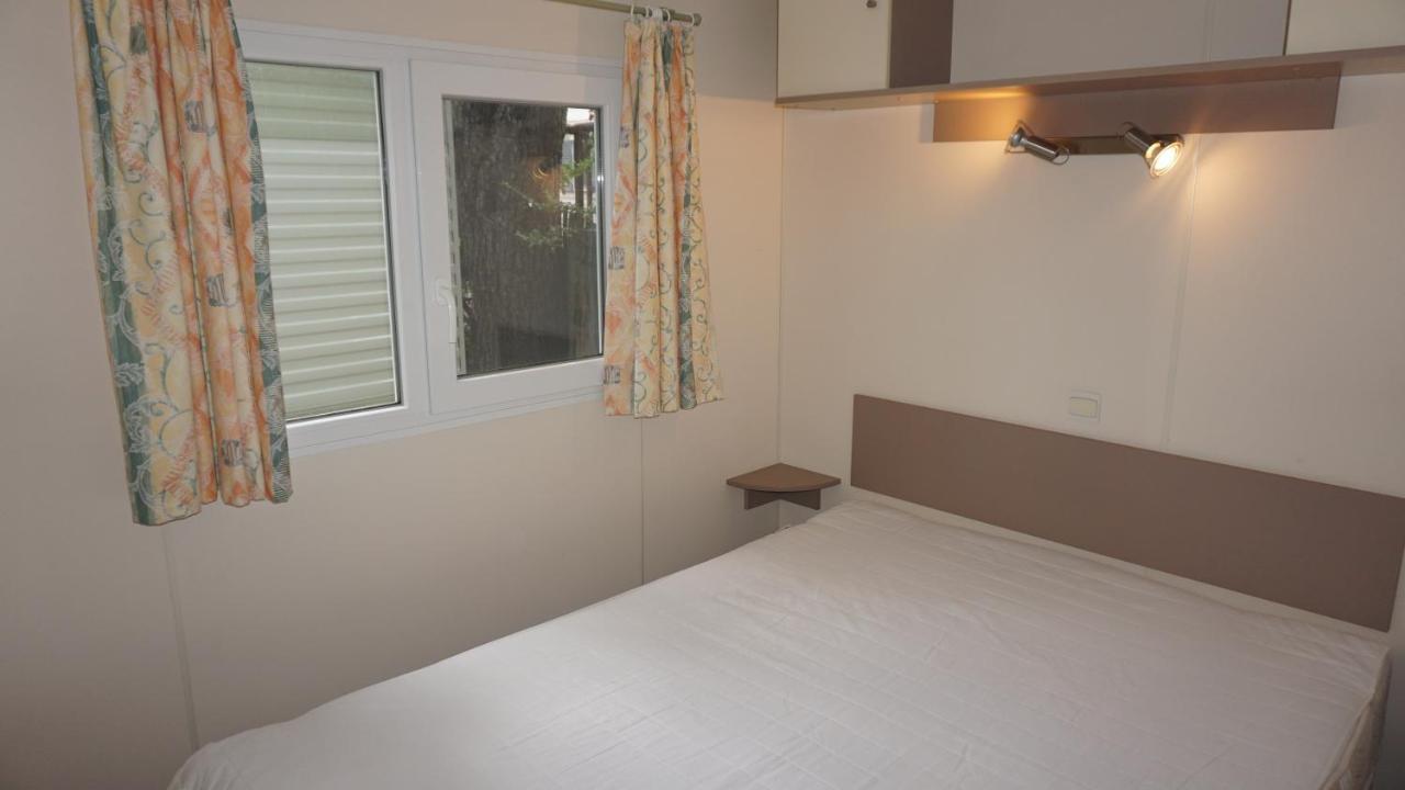 Chalets Met Buitenkeuken Op Camping Lei Suves - Joycasa Roquebrune-sur Argens Extérieur photo