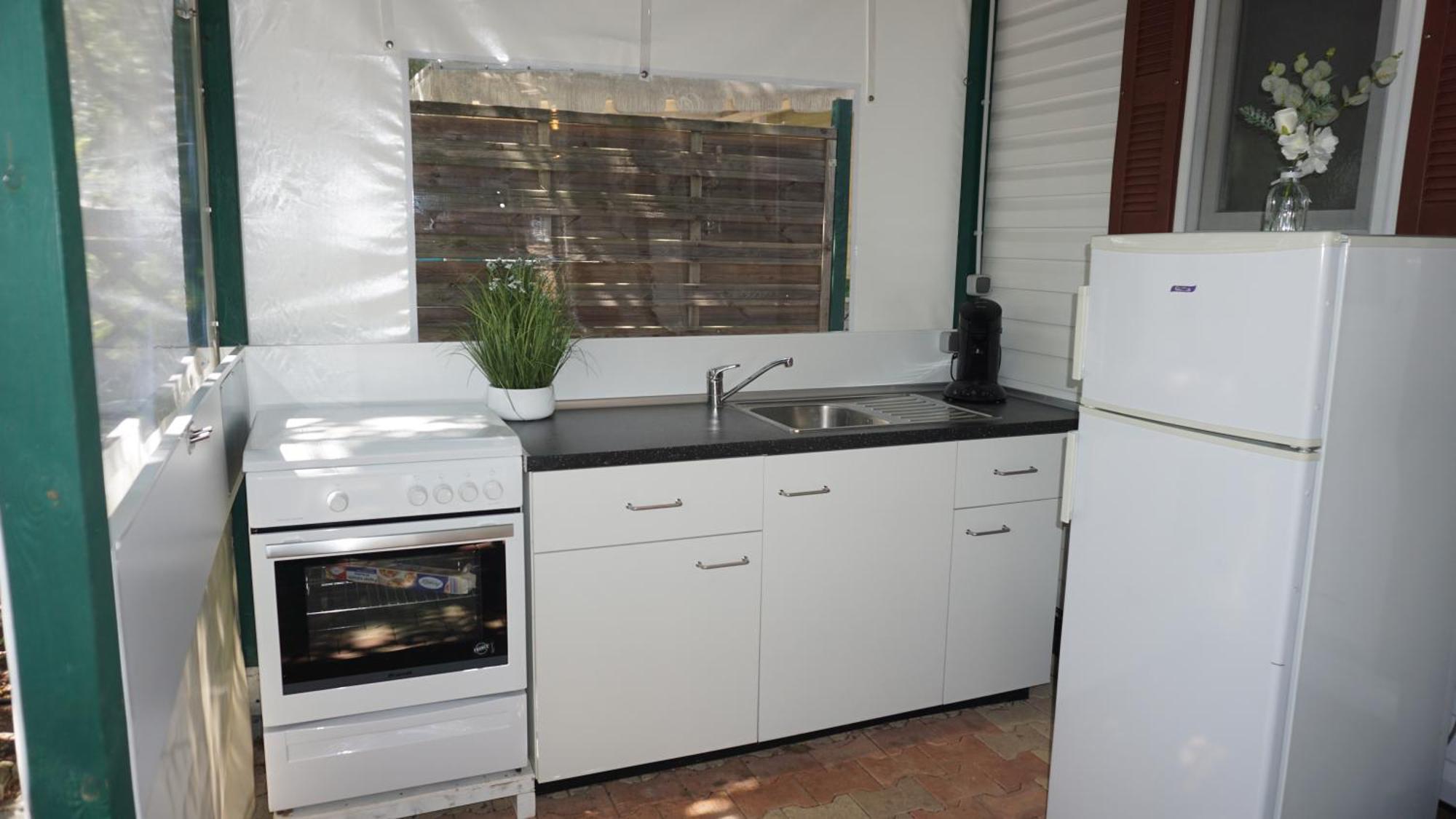 Chalets Met Buitenkeuken Op Camping Lei Suves - Joycasa Roquebrune-sur Argens Chambre photo