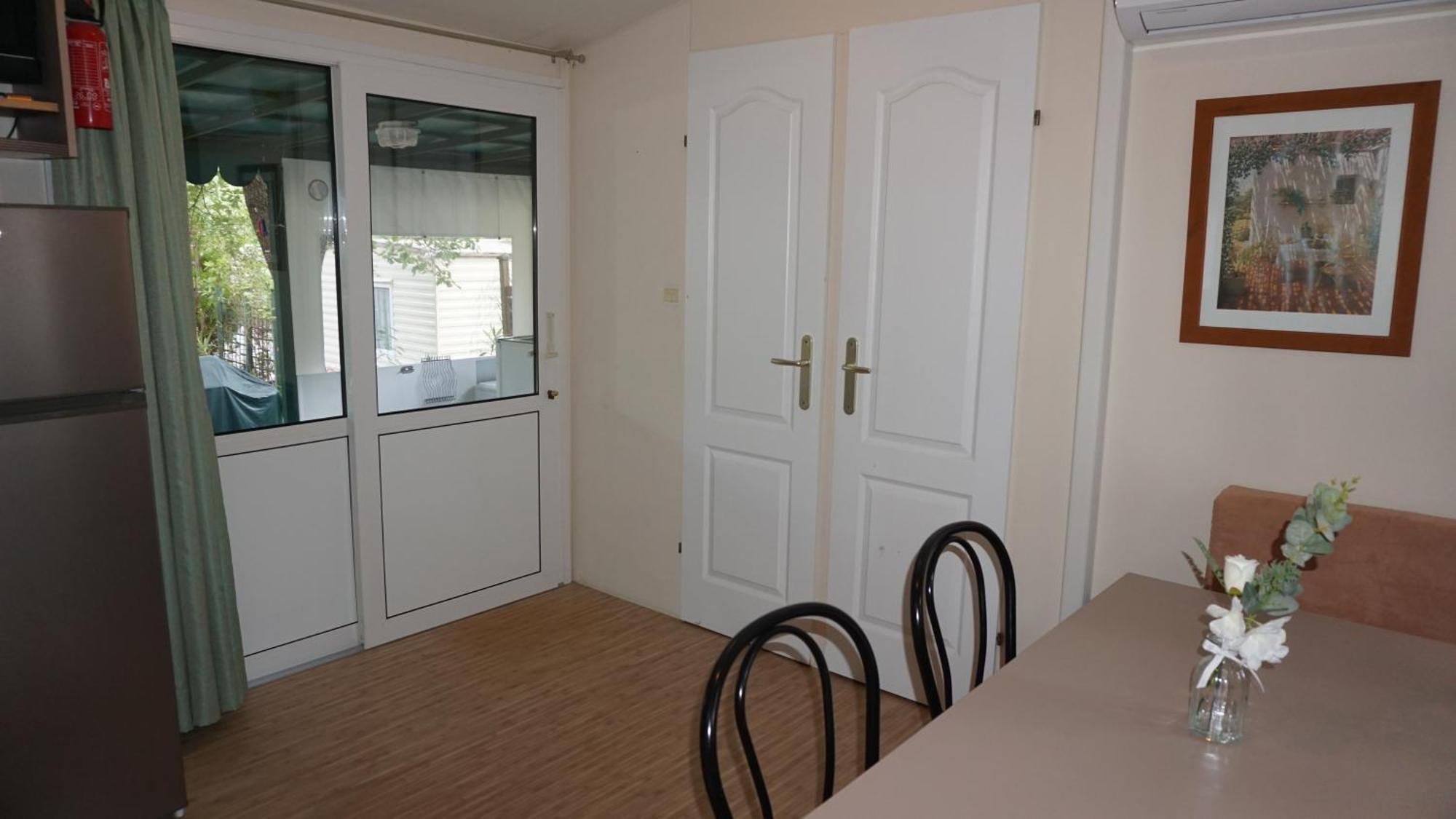 Chalets Met Buitenkeuken Op Camping Lei Suves - Joycasa Roquebrune-sur Argens Chambre photo