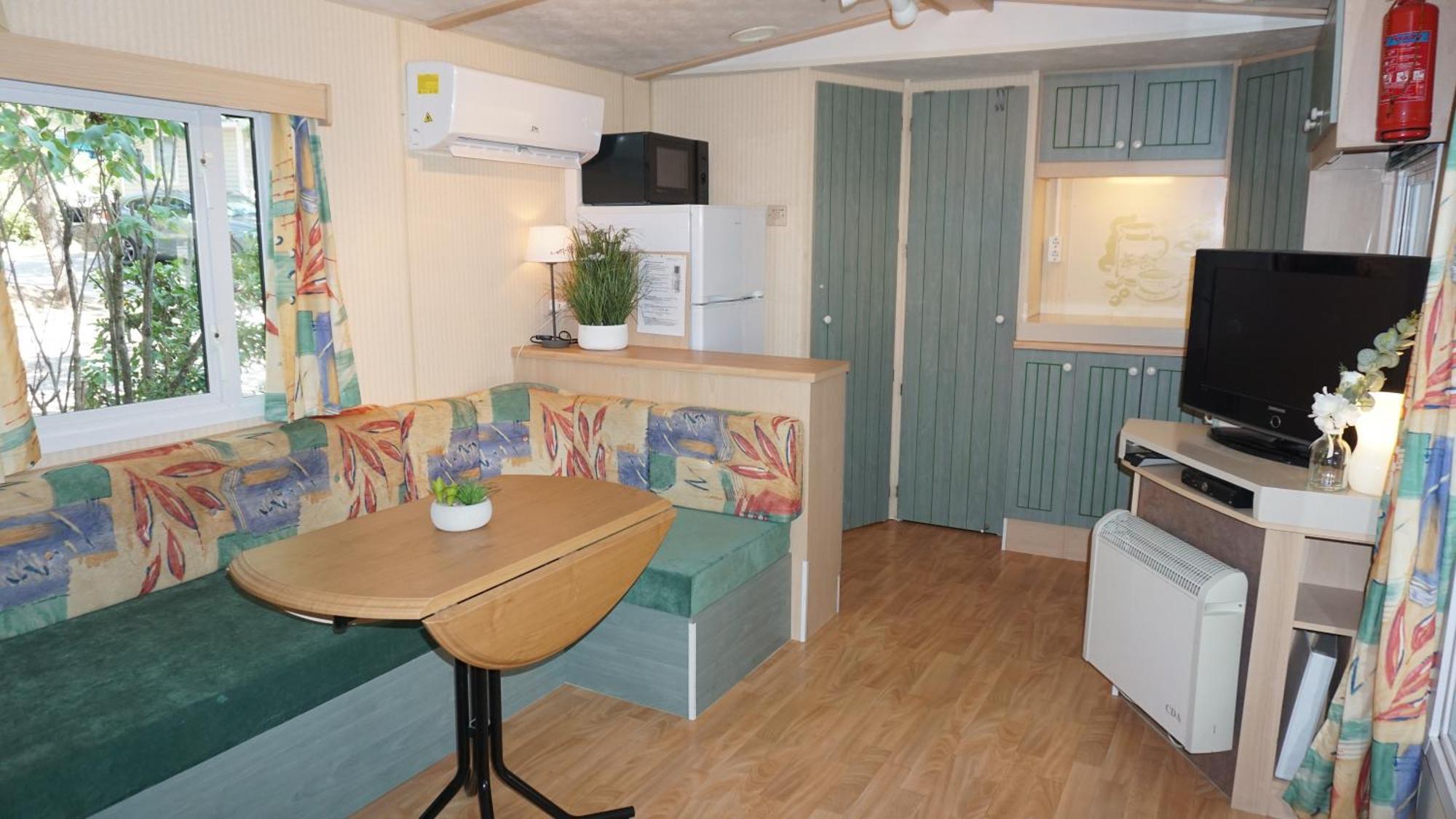 Chalets Met Buitenkeuken Op Camping Lei Suves - Joycasa Roquebrune-sur Argens Chambre photo