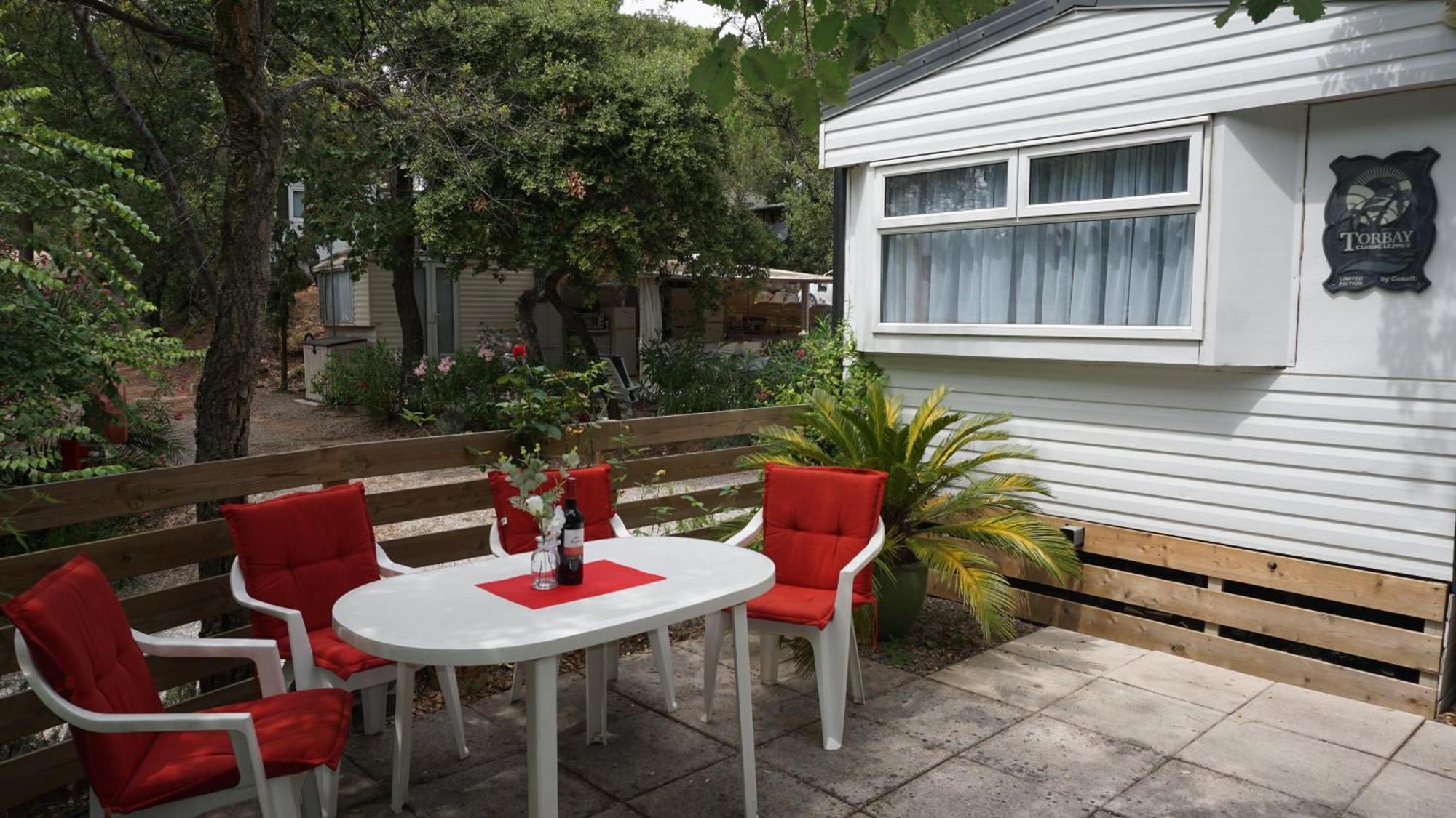 Chalets Met Buitenkeuken Op Camping Lei Suves - Joycasa Roquebrune-sur Argens Chambre photo