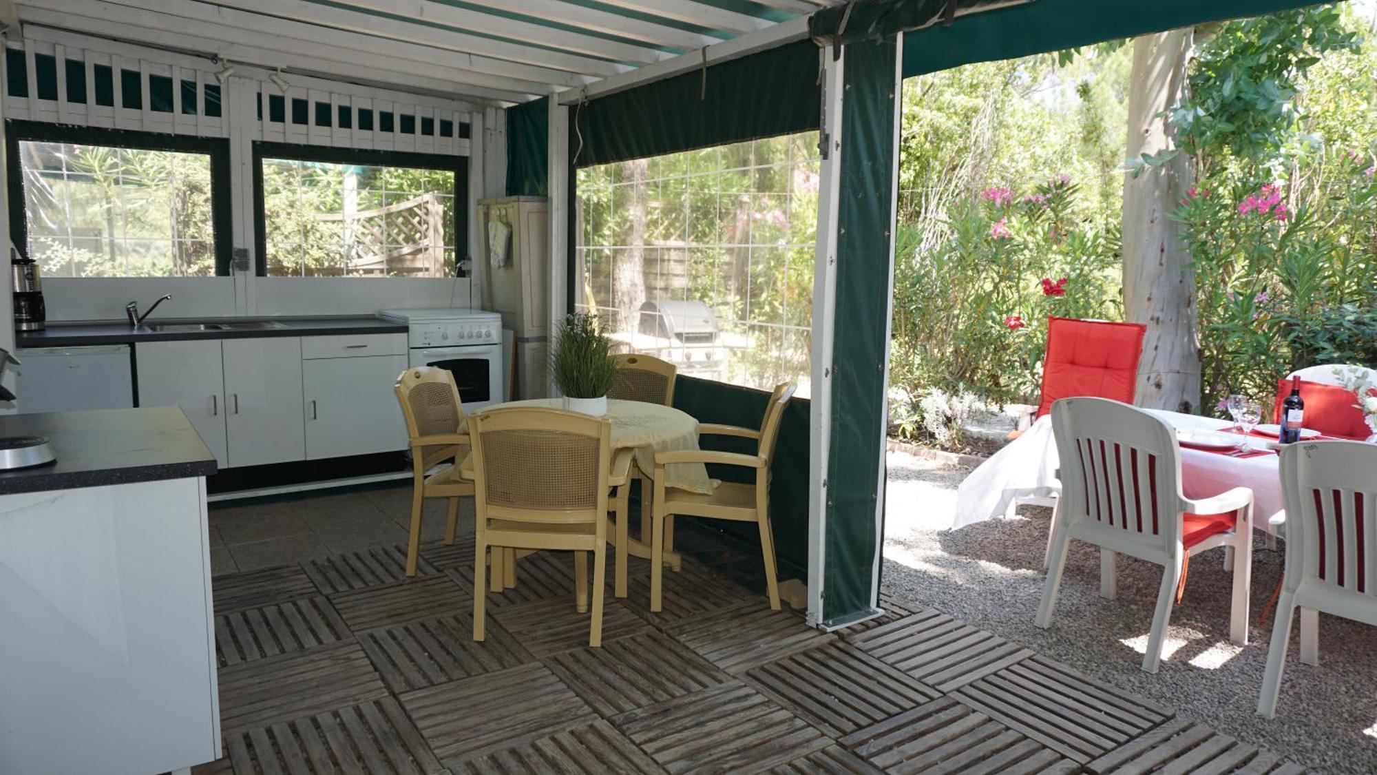 Chalets Met Buitenkeuken Op Camping Lei Suves - Joycasa Roquebrune-sur Argens Chambre photo