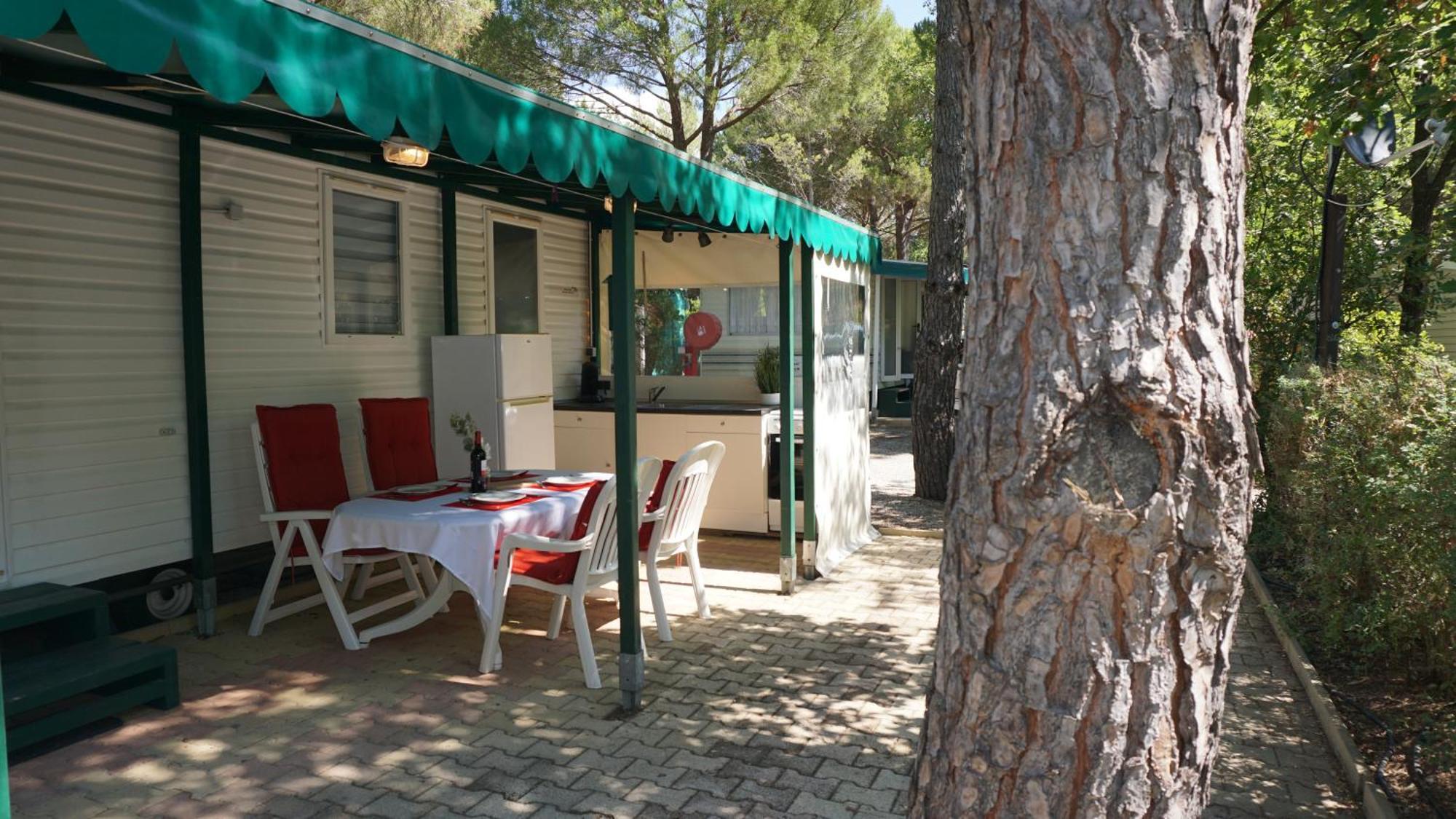 Chalets Met Buitenkeuken Op Camping Lei Suves - Joycasa Roquebrune-sur Argens Extérieur photo